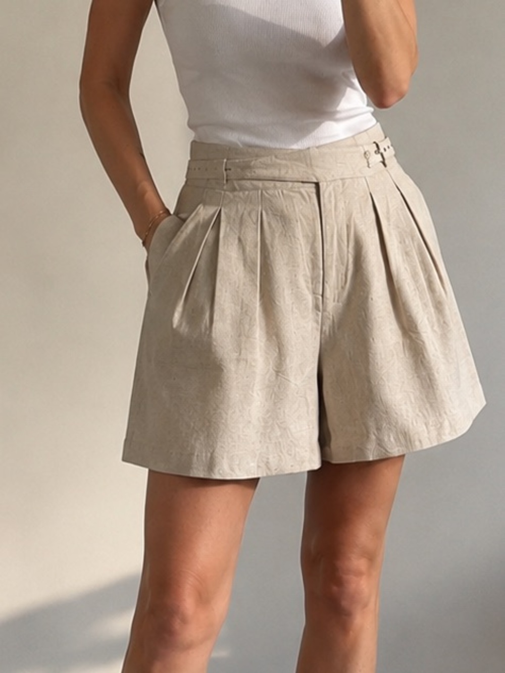 NWOT Banana Republic High Rise Wide Leg Pleated Belted Beige Bermuda Shorts US10
